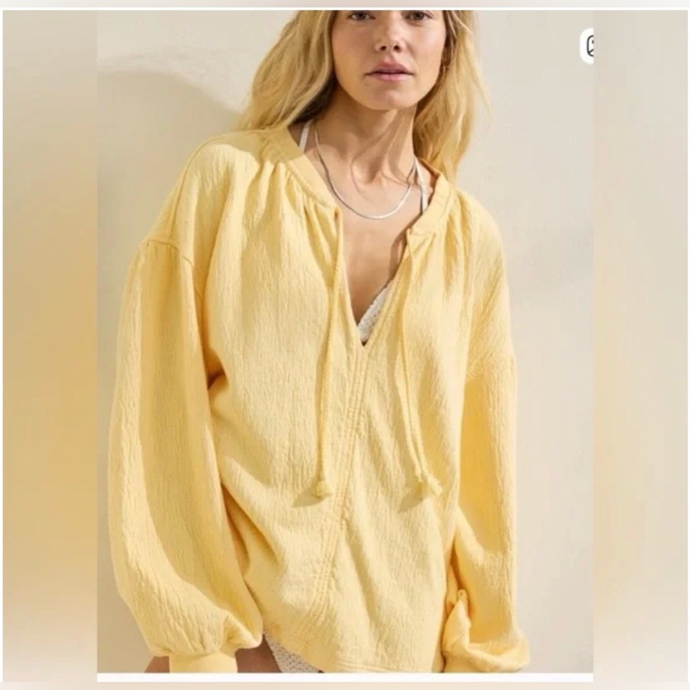 American Eagle women’s yellow notes easy street sweatshirt size medium NWT